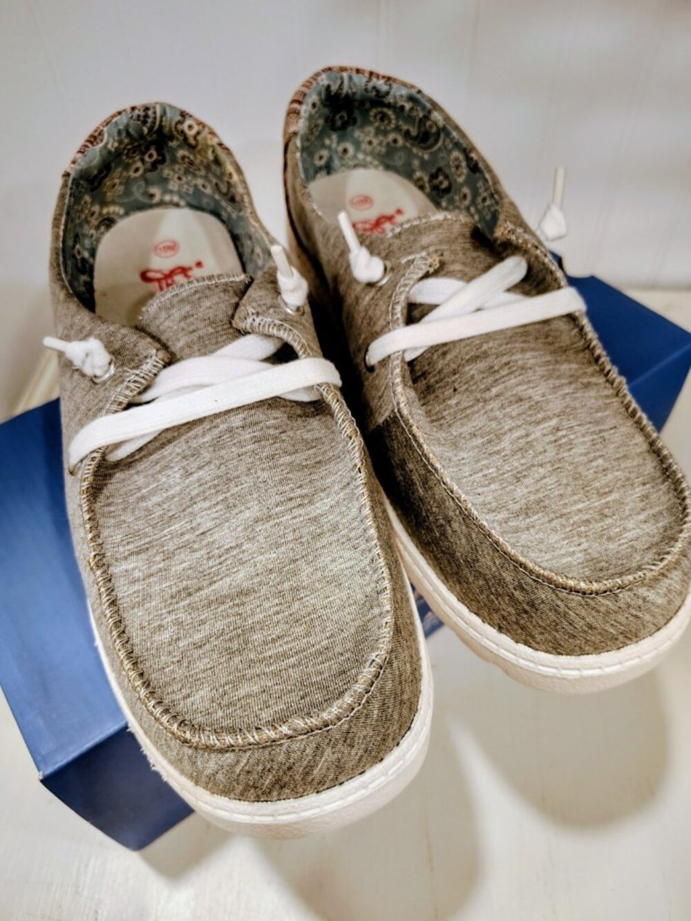 NIB Jelly pop Carter Gray Women's Shoes, Size 10